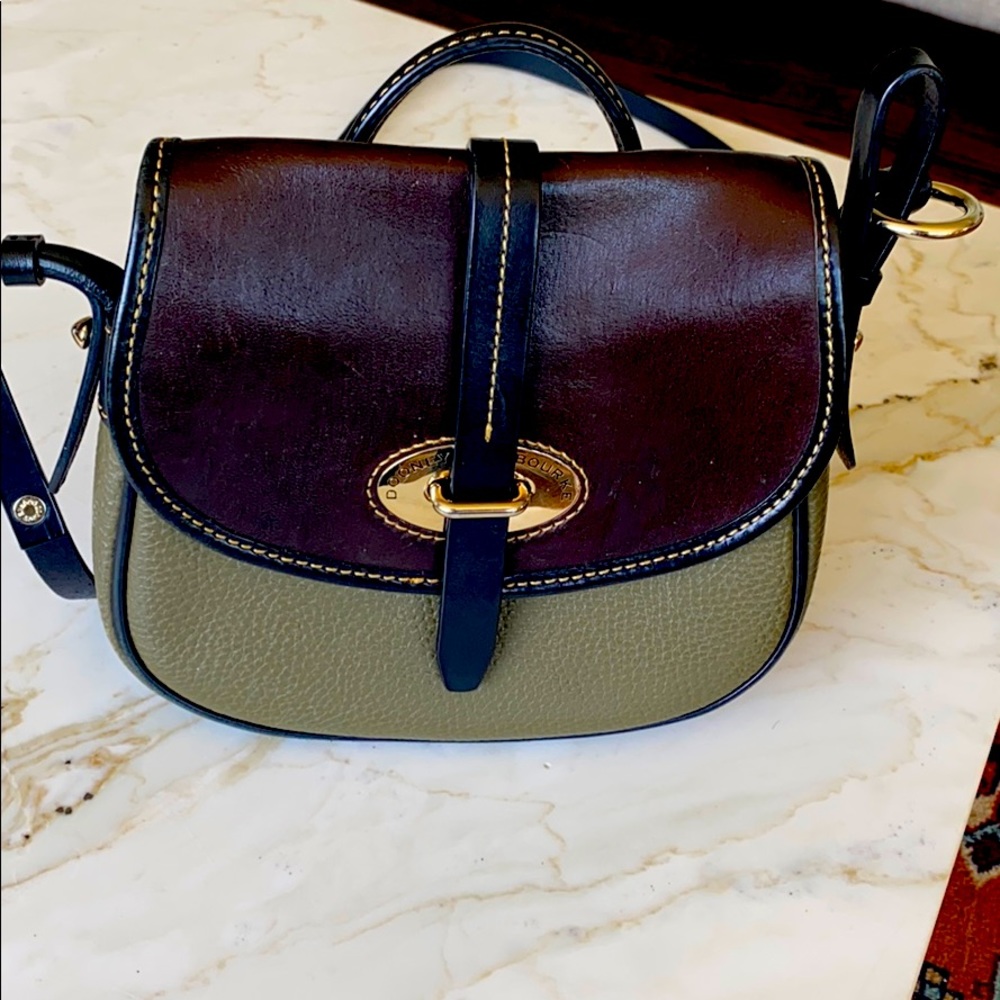 Dooney and Bourke crossbody bag in mint condition.